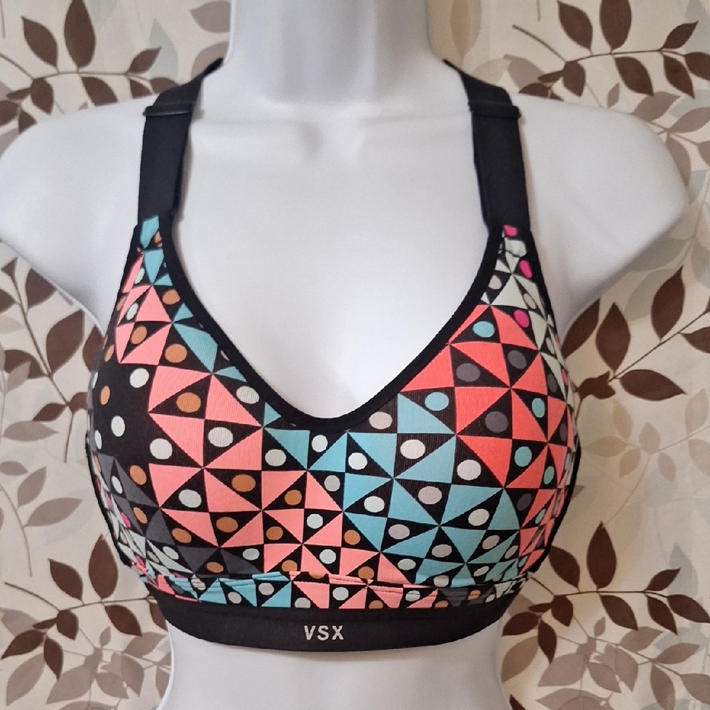 Victoria's Secrets VSX Print Keyhole Sports Bra 32 D
